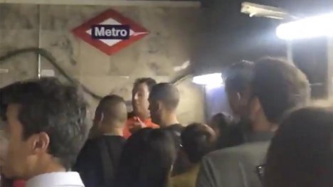 В метро Мадрида у девушки взорвался ноутбук: шесть человек получили травмы