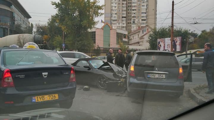 ACCIDENT GRAV pe strada Ismail din CapitalÄ. O maÈinÄ a fost fÄcutÄ zob (VIDEO/FOTO)