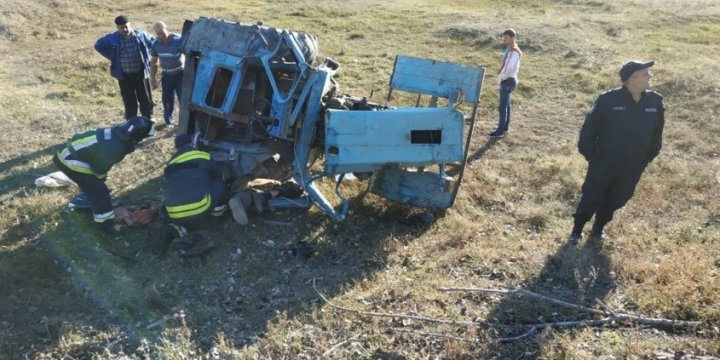 IMAGINI ÅOCANTE. Un bÄrbat din SÃ¢ngerei Åi-a pierdut viaÅ£a Ã®ntr-un accident de tractor (FOTO)